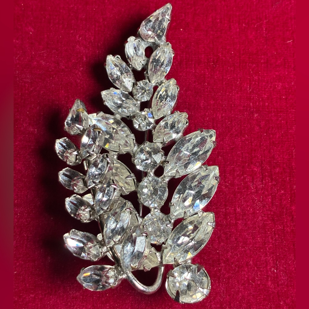 Vintage Weiss Signed Large Crystal Rhinestone Leaf Brooch Pin, Silver Tone